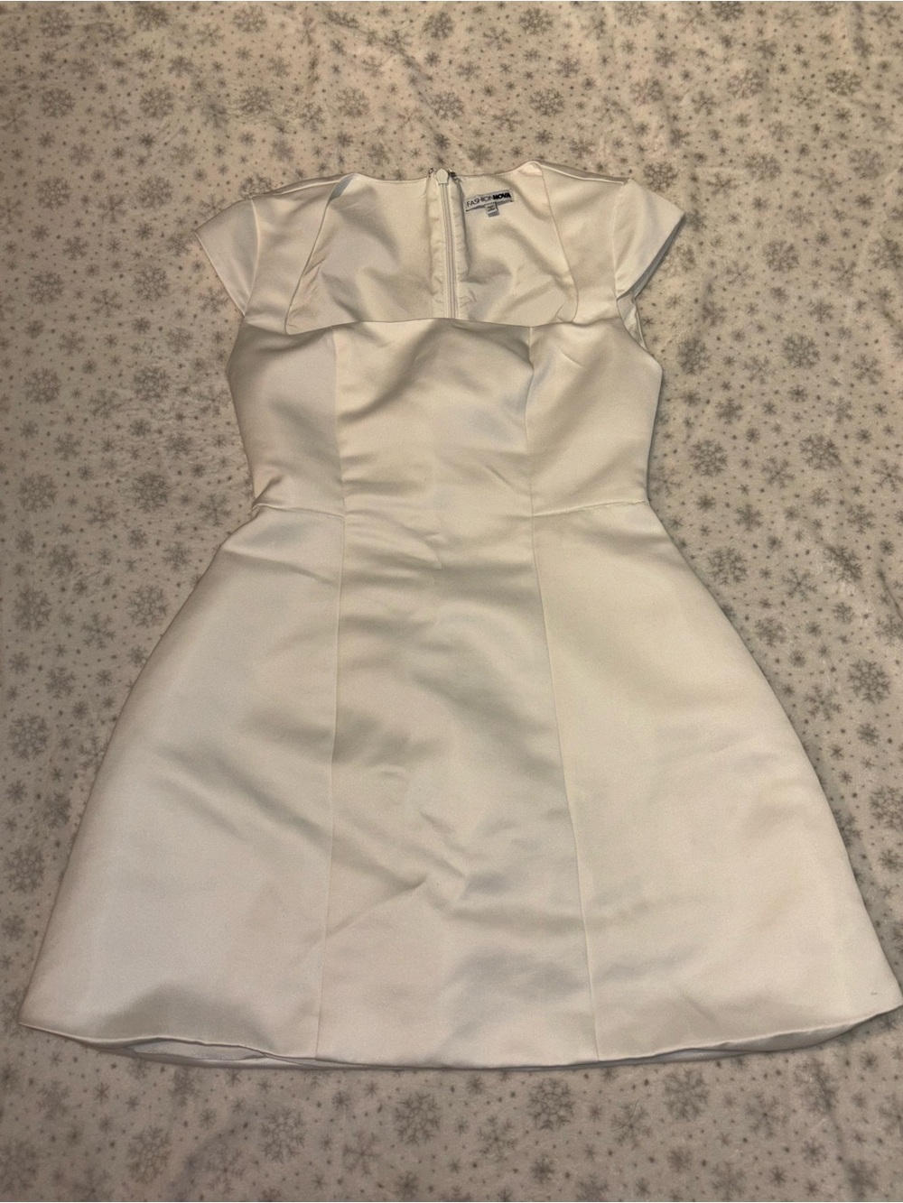White graduation dress - Picture 3 of 8